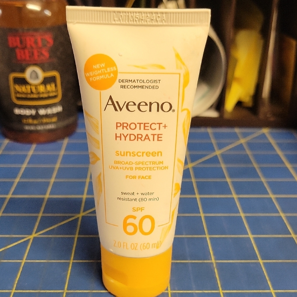 Aveeno Protect + Hydrate Sunscreen SPF 60 New Not Sealed